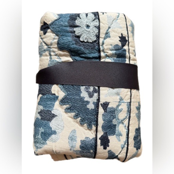 NEW Pottery Barn Penelope Handcrafted Quilted Sham, Euro Pillow BLUE Applique - Picture 3 of 10